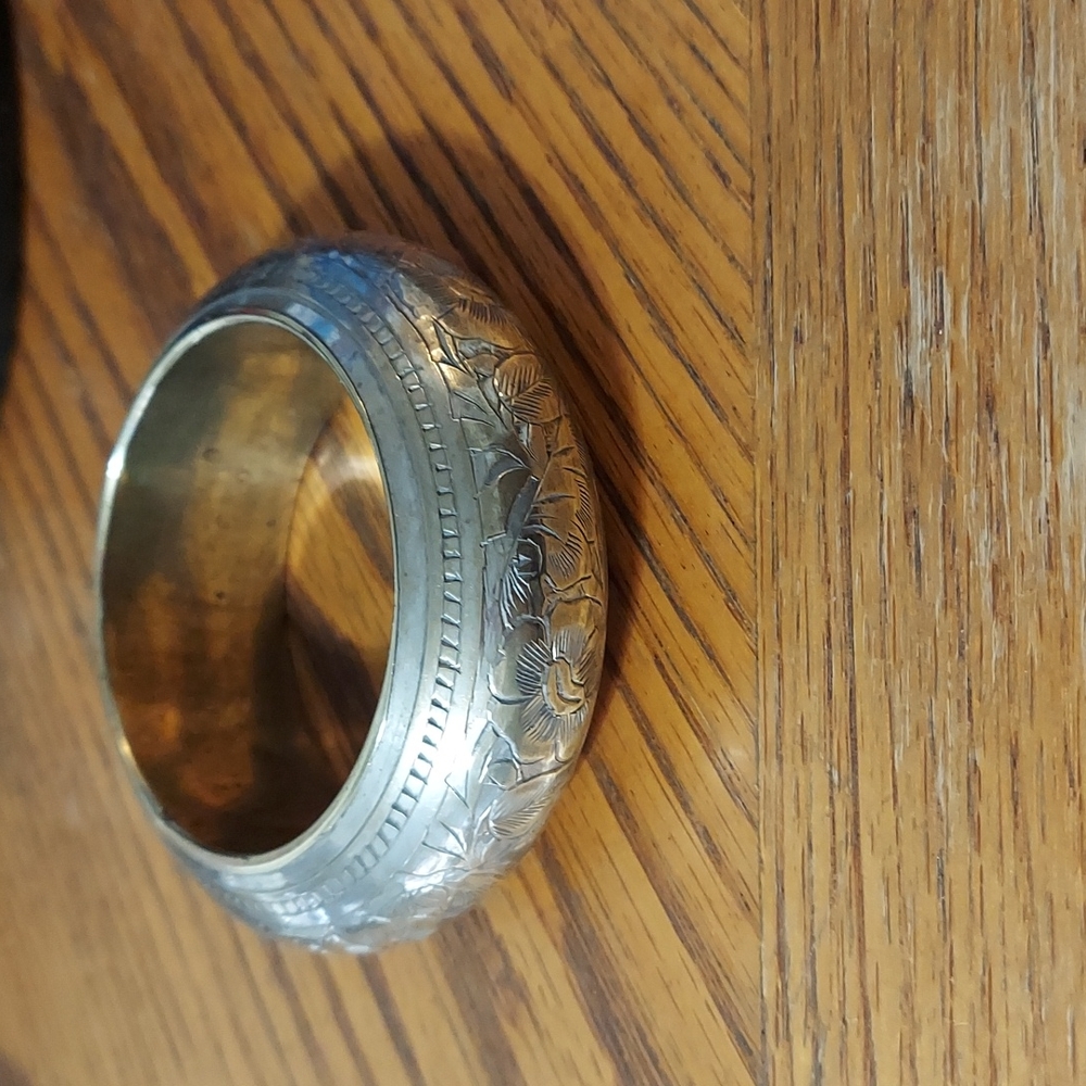 🤍 Vintage Silver Chunky Etched Floral Bangle Bracelet